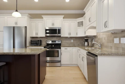 Kitchen Island Photo of 34493 Marcliffe Place, Abbotsford, BC