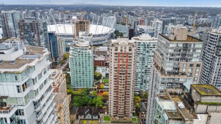 Fitness Center Photo Near 906 867 Hamilton Street, Vancouver, BC