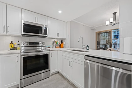 Kitchen Island Photo of 906 867 Hamilton Street, Vancouver, BC