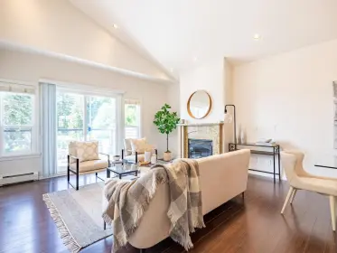 B 1015 Thomas Avenue, Coquitlam, BC, Coquitlam — Half Duplex for sale