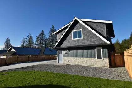 1072-74 Celia Crescent, Gibsons, BC, Gibsons — Single Family Residence for sale