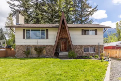 9674 Aberdeen Crescent, Rosedale, BC, Rosedale — Single Family Residence for sale