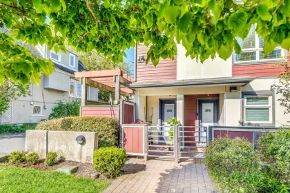 2525 Woodland Drive, Vancouver, BC, Vancouver — Townhouse for sale