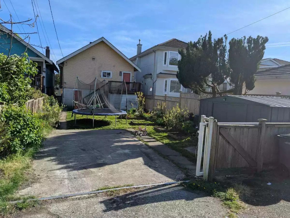 Living Room Photo of 81 E 50th Avenue, Vancouver, BC