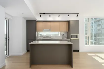 1210 13725 George Junction, Surrey, BC, Surrey — Apartment/Condo for sale