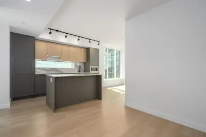1210 13725 George Junction, Surrey, BC, Surrey — Apartment/Condo for sale