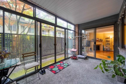 Entry Foyer Photo of 110 15300 17 Avenue, Surrey, BC