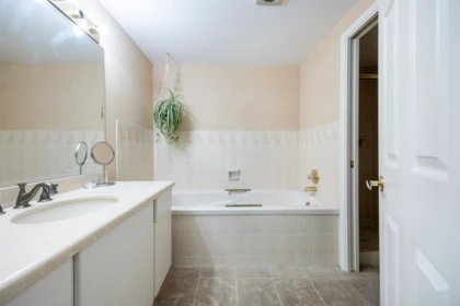 110 15300 17 Avenue, Surrey, BC
