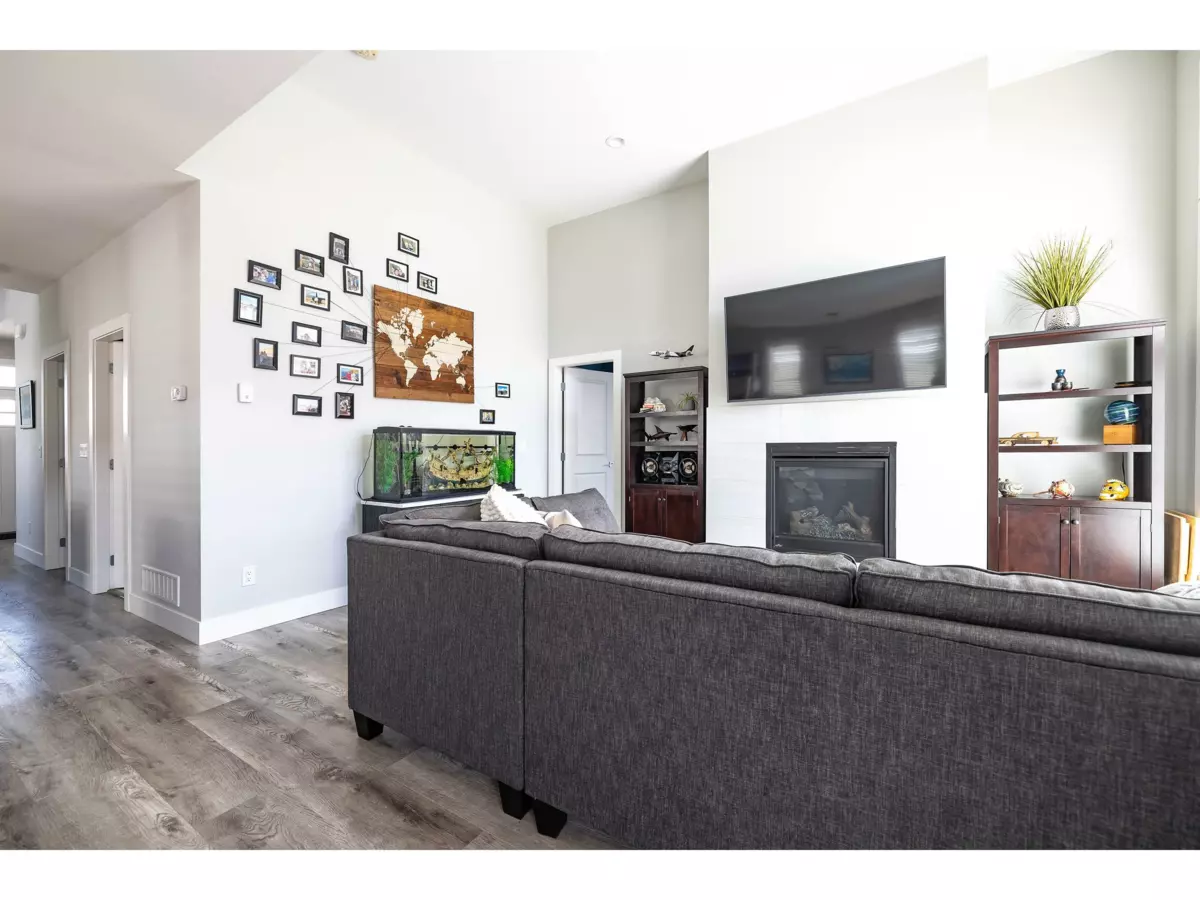 Kitchen Island Photo of 32574 Ross Drive, Mission, BC