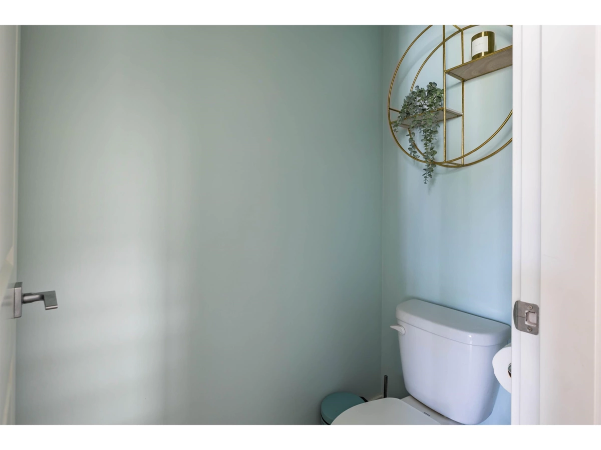 Powder Room Photo of 32574 Ross Drive, Mission, BC