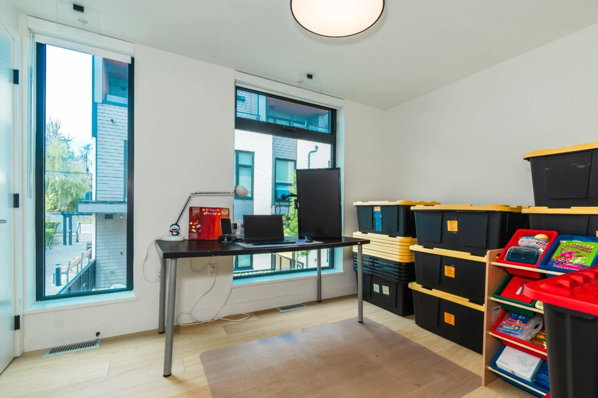 Entry Foyer Photo of 12 6778 Oak Street, Vancouver, BC