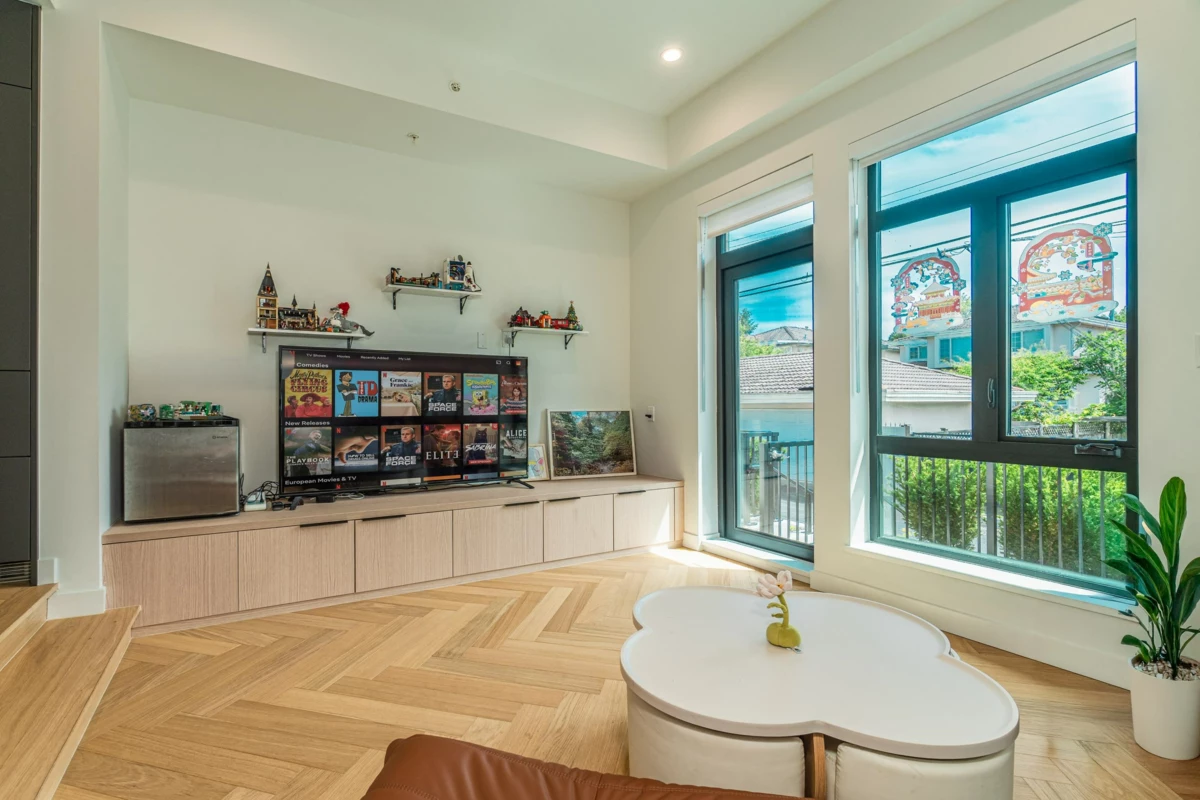 Kitchen Island Photo of 12 6778 Oak Street, Vancouver, BC