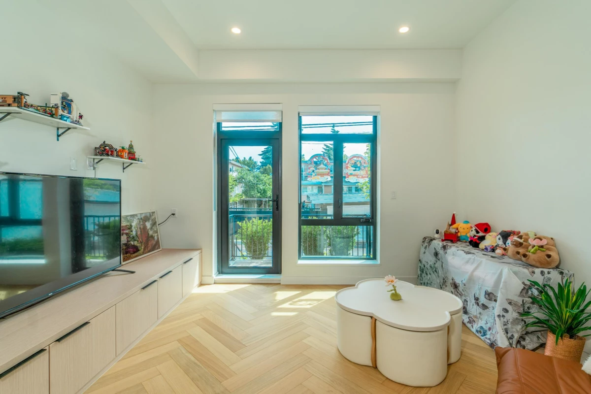 Kitchen Photo of 12 6778 Oak Street, Vancouver, BC