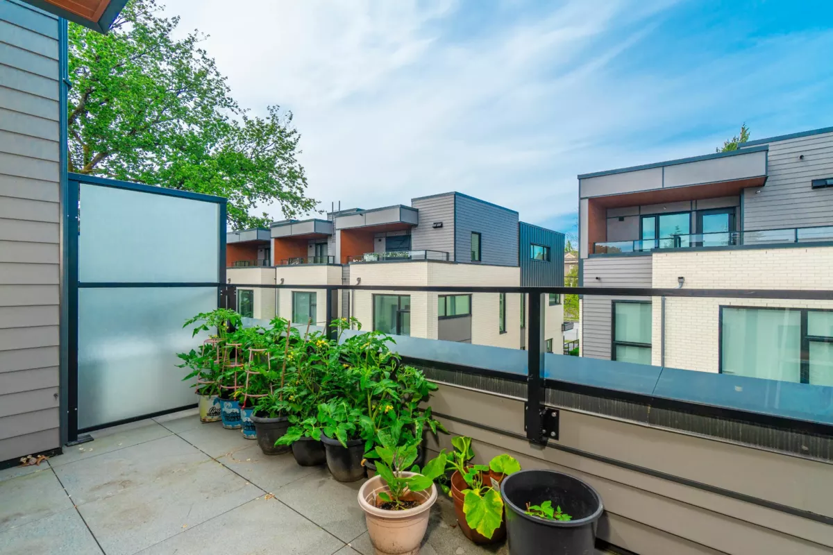 Laundry Room Photo of 12 6778 Oak Street, Vancouver, BC