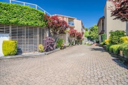 202 15025 Victoria Avenue, White Rock, BC, White Rock — Apartment/Condo for sale