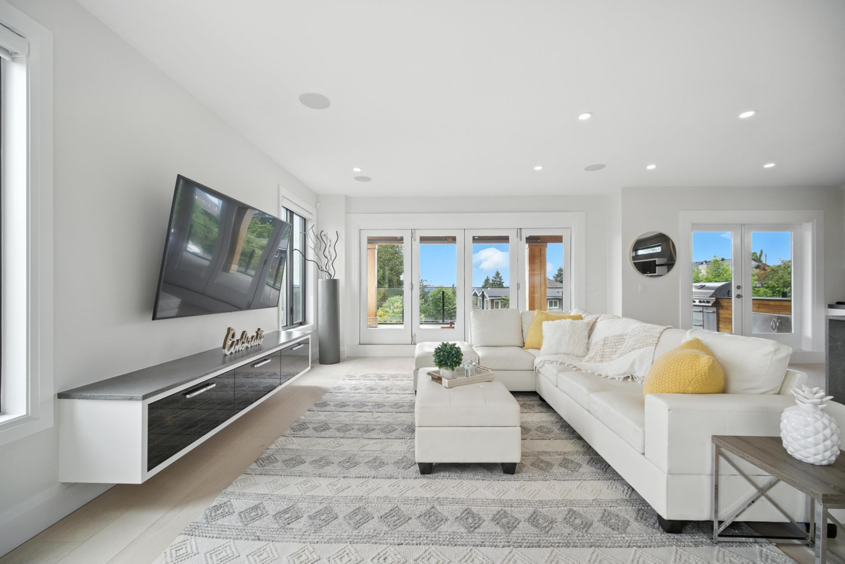 Breakfast Nook Photo of 2113 Dawes Hill Road, Coquitlam, BC