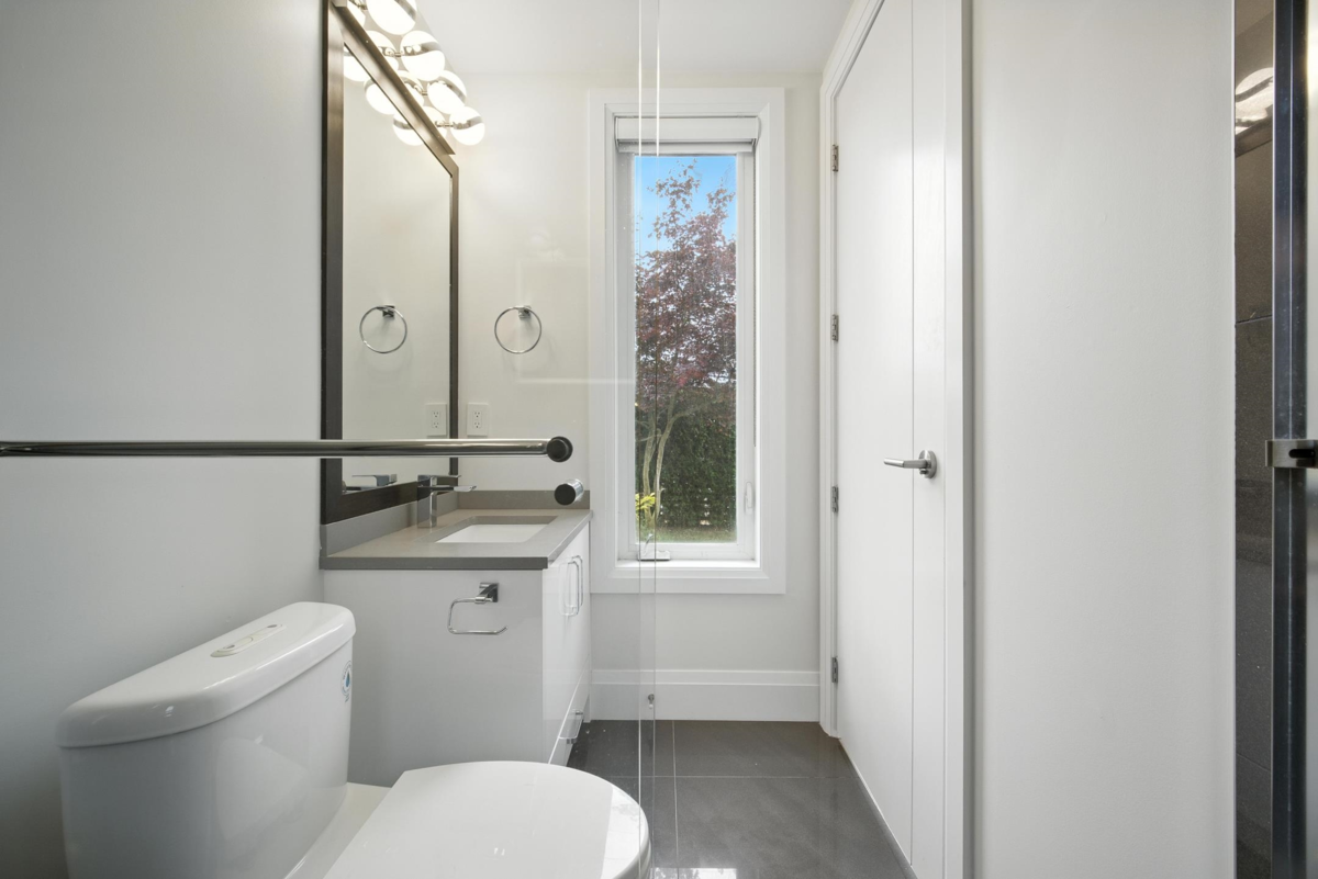 Laundry Room Photo of 2113 Dawes Hill Road, Coquitlam, BC