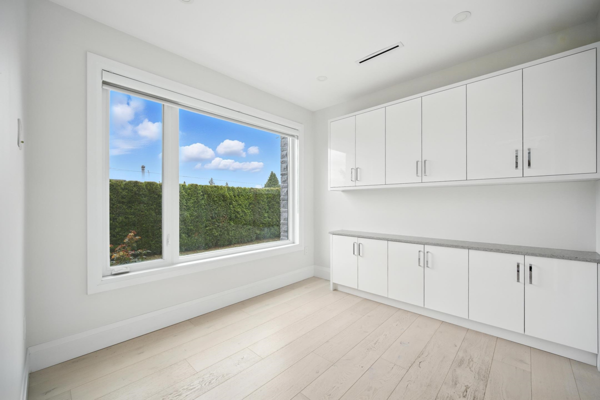 Powder Room Photo of 2113 Dawes Hill Road, Coquitlam, BC