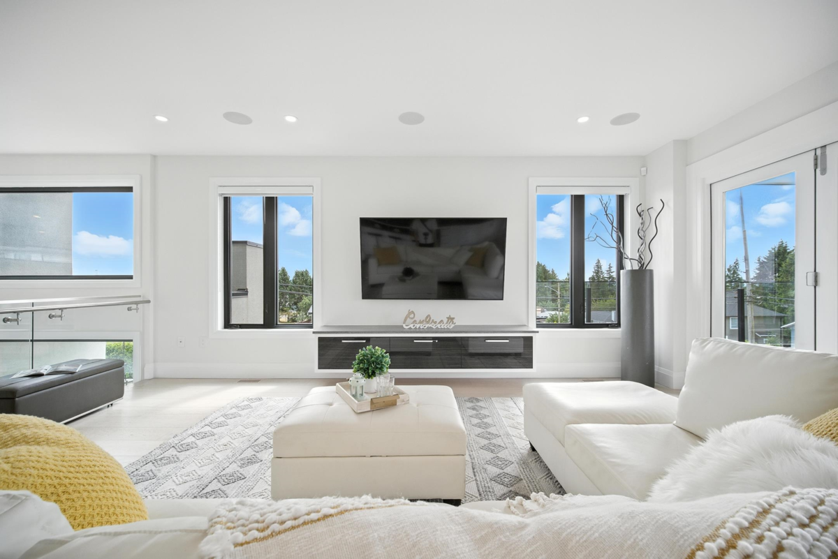 Walk-In Closet Photo of 2113 Dawes Hill Road, Coquitlam, BC