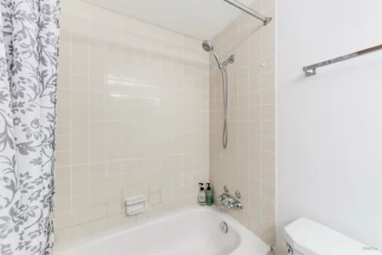 320 9857 Manchester Drive, Burnaby, BC, Burnaby — Apartment/Condo for sale