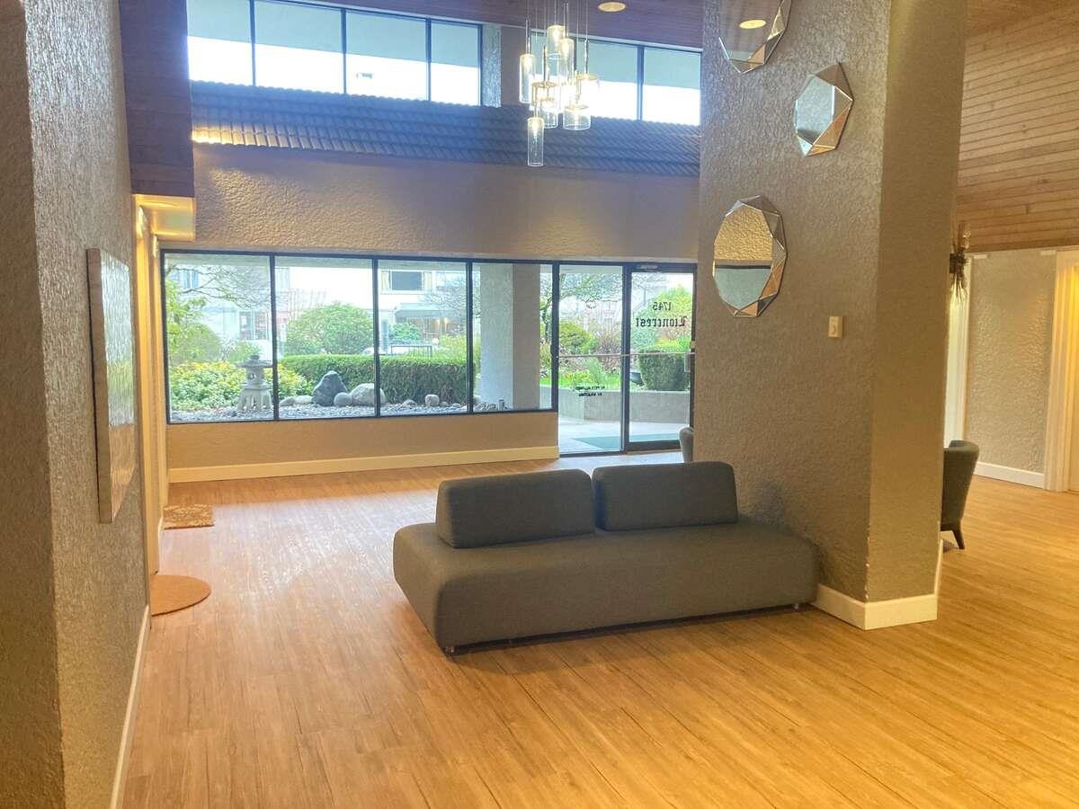 Swimming Pool Photo of 903 1745 Esquimalt Avenue, West Vancouver, BC