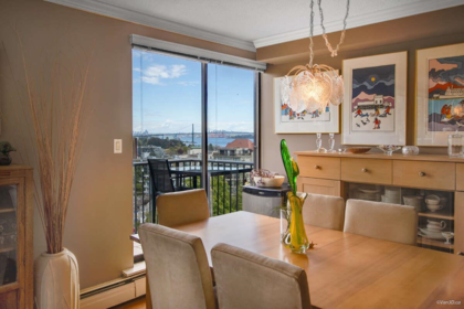 Kitchen Island Photo of 903 1745 Esquimalt Avenue, West Vancouver, BC