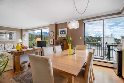 Kitchen Photo of 903 1745 Esquimalt Avenue, West Vancouver, BC