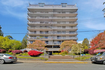 Outdoor Patio Photo of 903 1745 Esquimalt Avenue, West Vancouver, BC