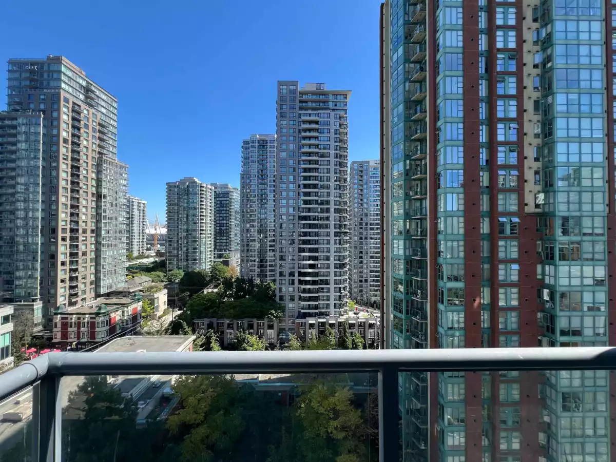 Dining Area Photo of 1203 928 Richards Street, Vancouver, BC