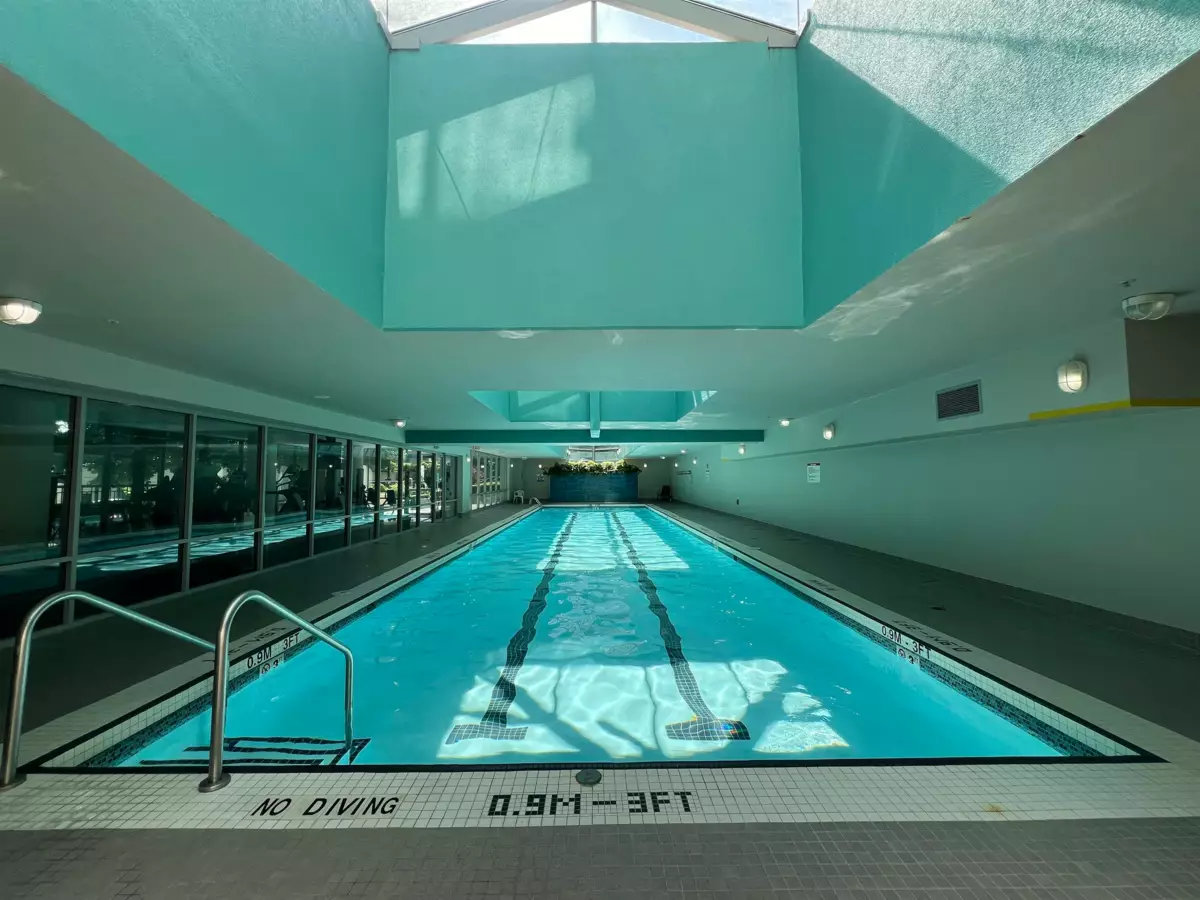 Kitchen Island Photo of 1203 928 Richards Street, Vancouver, BC