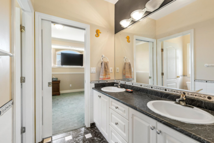 Guest Bathroom Photo of 11393 Royal Crescent, Surrey, BC