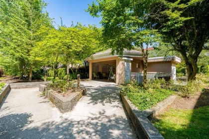Staircase Photo of 313 13727 74 Avenue, Surrey, BC