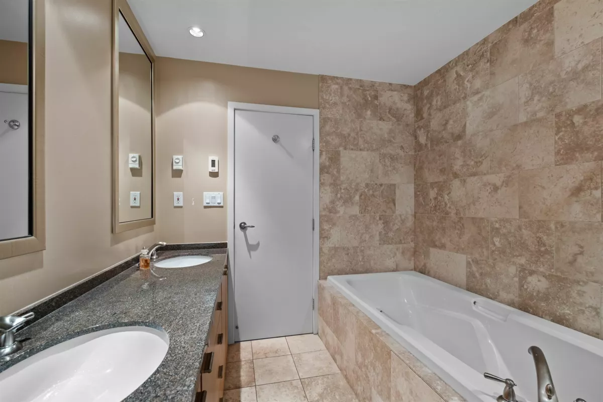 Entry Foyer Photo of 4201 1408 Strathmore Mews, Vancouver, BC