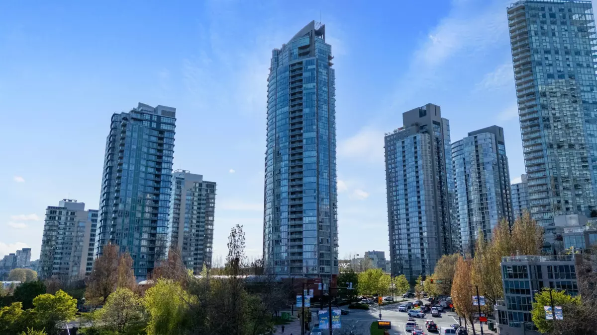 Fitness Center Photo Near 4201 1408 Strathmore Mews, Vancouver, BC