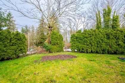 Garden / Landscaping Photo of 11397 141a Street, Surrey, BC