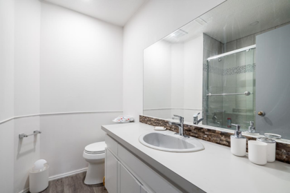 Laundry Room Photo of 11397 141a Street, Surrey, BC