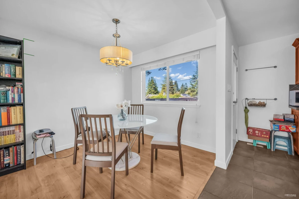 Breakfast Nook Photo of 818 Seymour Drive, Coquitlam, BC