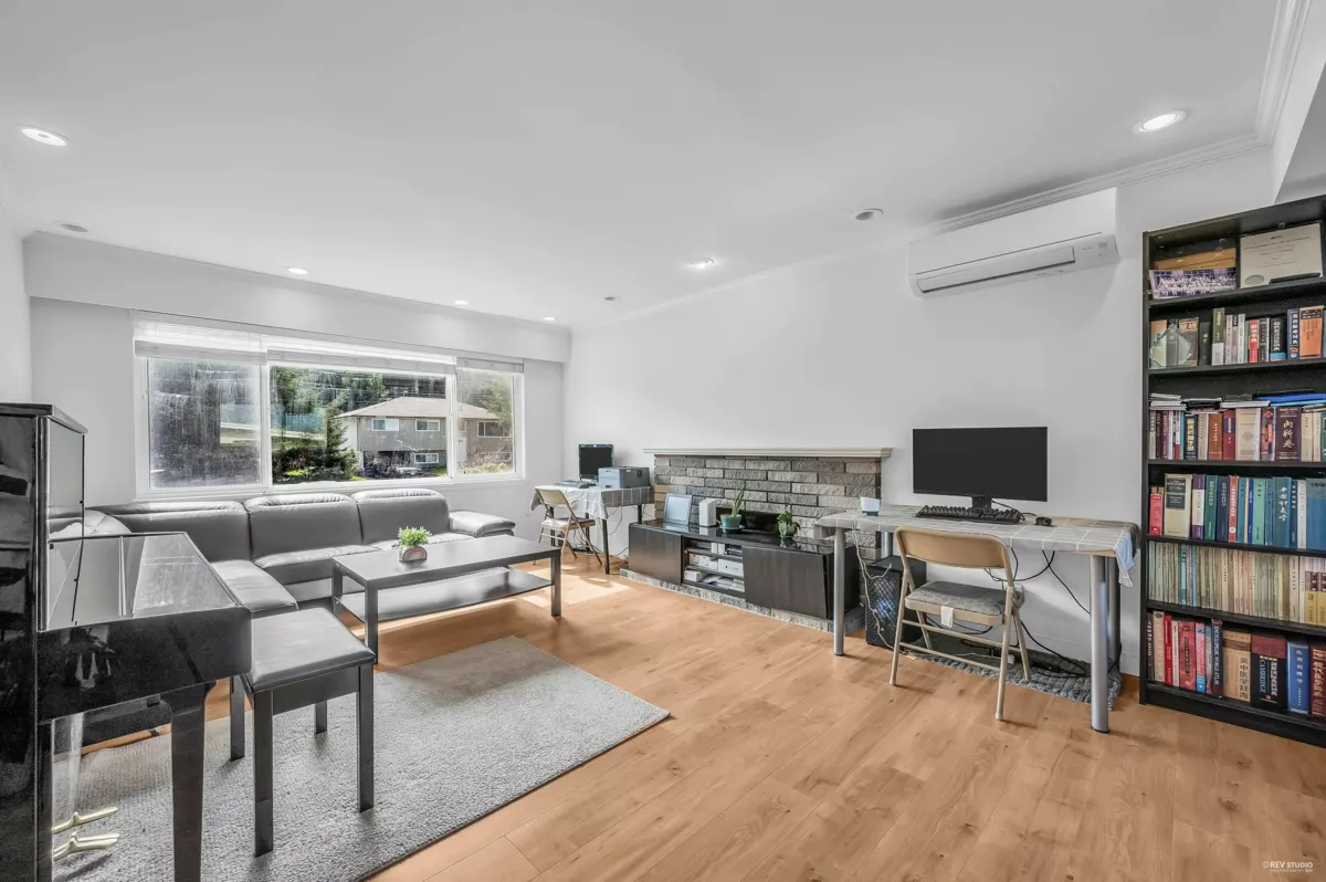 Dining Area Photo of 818 Seymour Drive, Coquitlam, BC