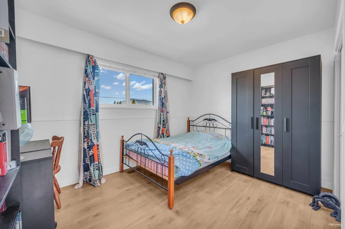 Guest Bathroom Photo of 818 Seymour Drive, Coquitlam, BC