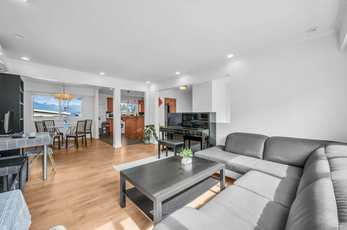 Kitchen Island Photo of 818 Seymour Drive, Coquitlam, BC