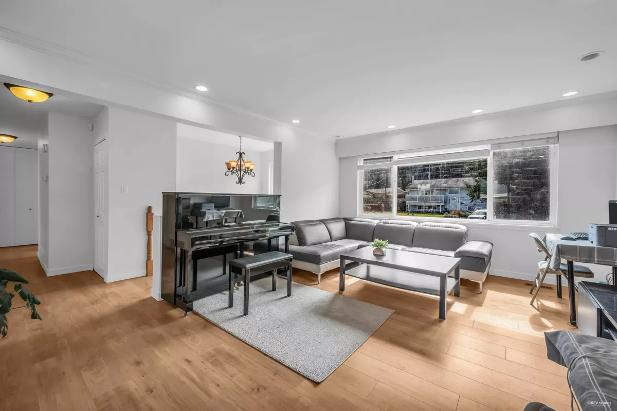 Kitchen Photo of 818 Seymour Drive, Coquitlam, BC