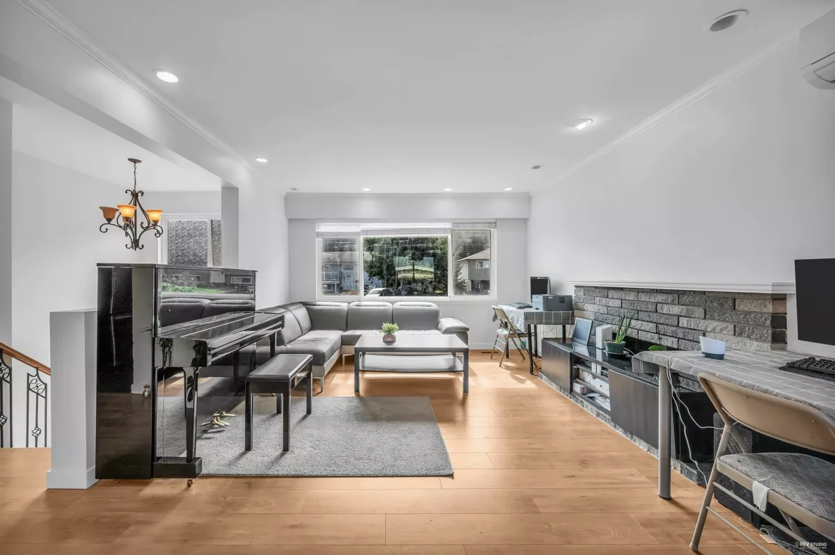 Living Room Photo of 818 Seymour Drive, Coquitlam, BC