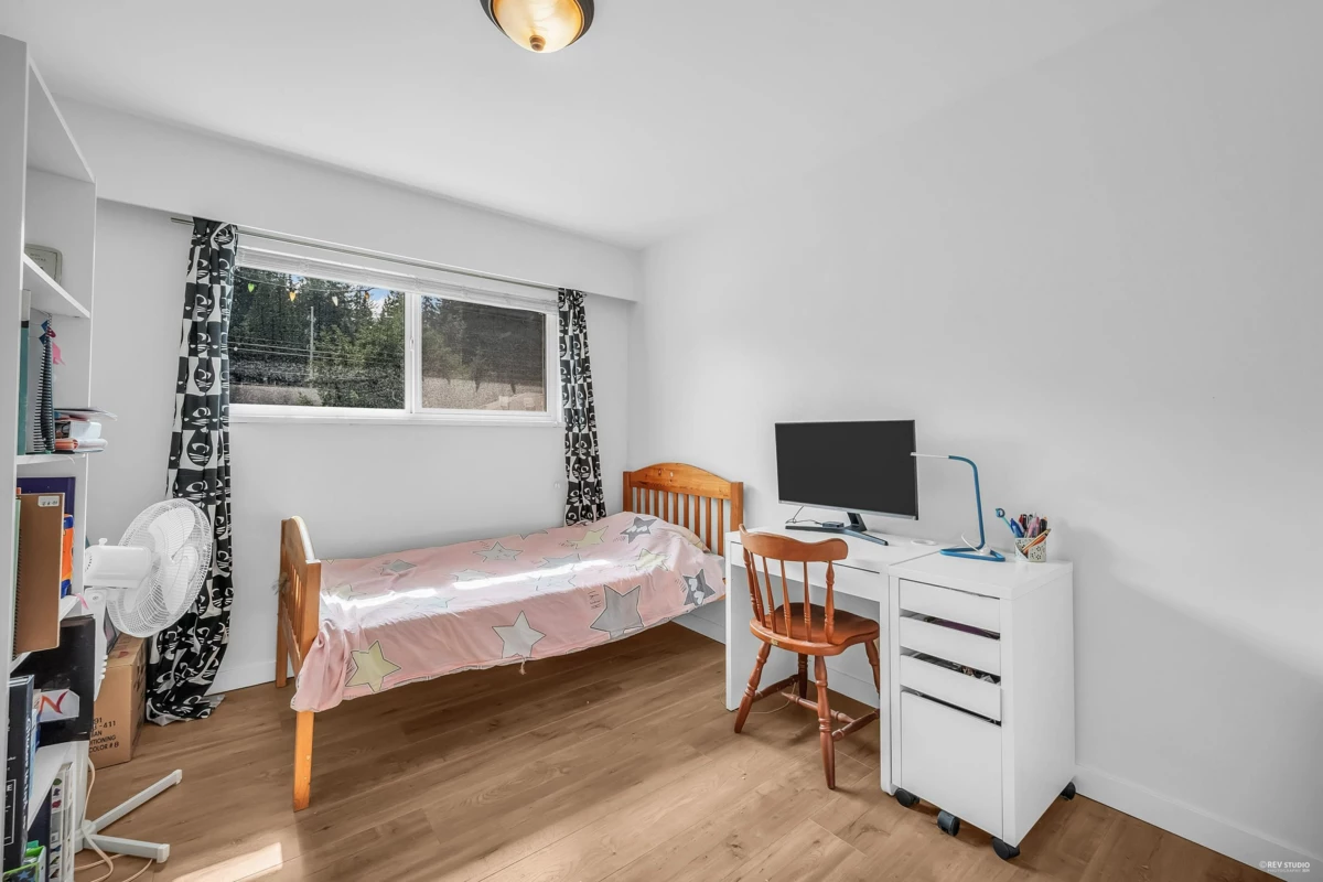 Powder Room Photo of 818 Seymour Drive, Coquitlam, BC