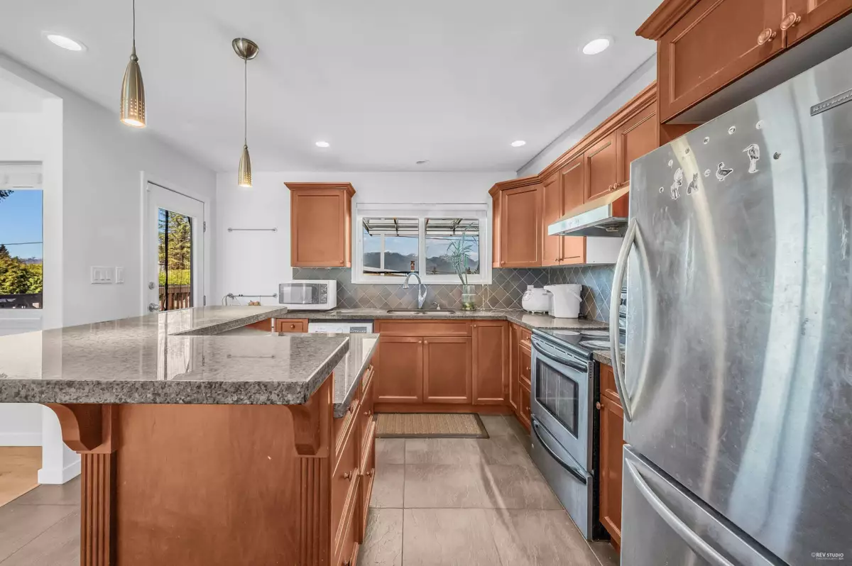 Primary Bathroom Photo of 818 Seymour Drive, Coquitlam, BC