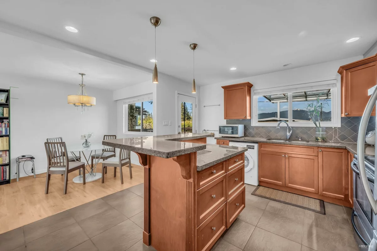 Walk-In Closet Photo of 818 Seymour Drive, Coquitlam, BC