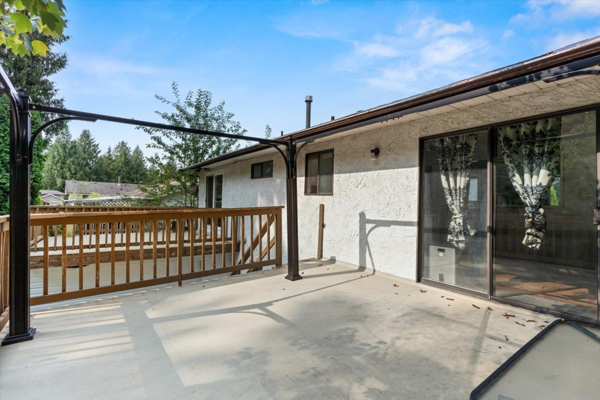 Entry Foyer Photo of 7976 Tanager Street, Mission, BC