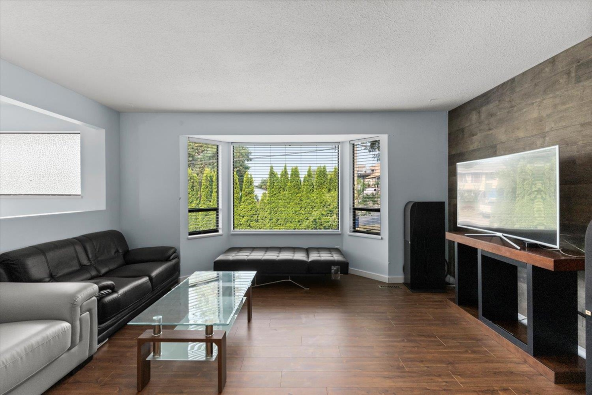 Family Room Photo of 7976 Tanager Street, Mission, BC
