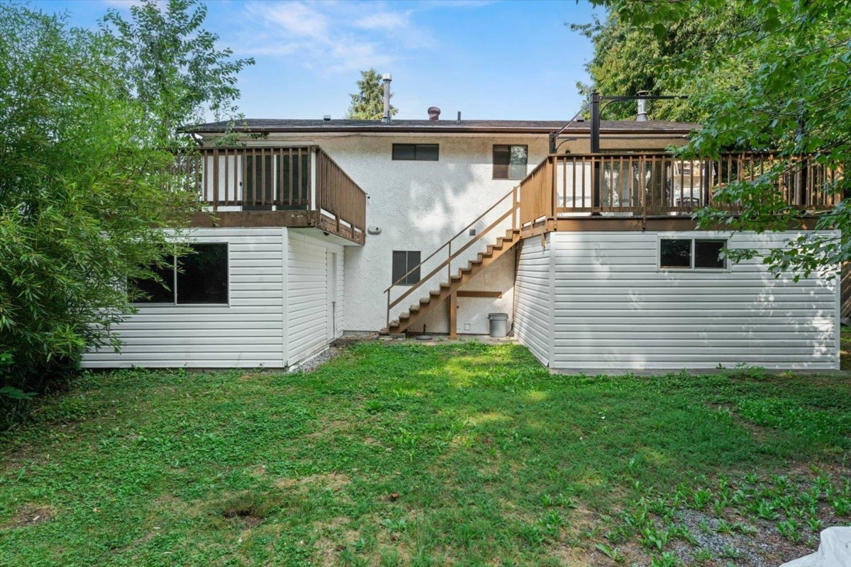 Garage Interior Photo of 7976 Tanager Street, Mission, BC