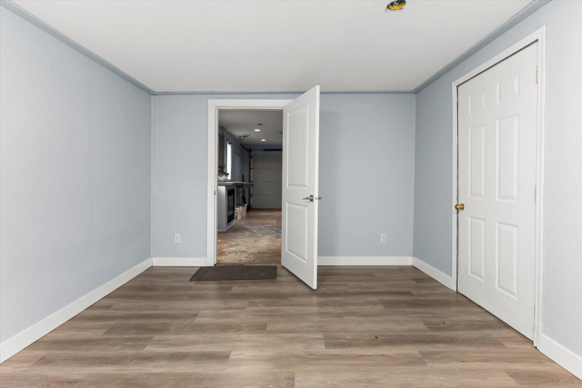 Kitchen Island Photo of 7976 Tanager Street, Mission, BC