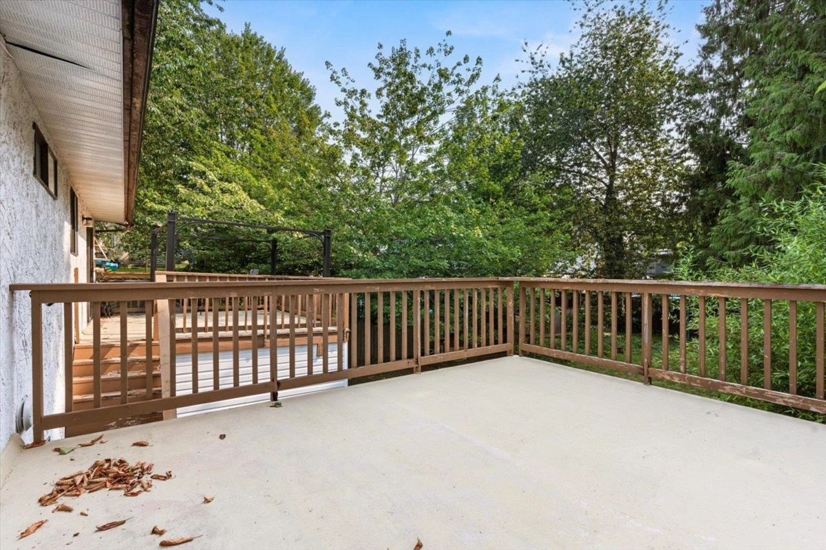 Staircase Photo of 7976 Tanager Street, Mission, BC